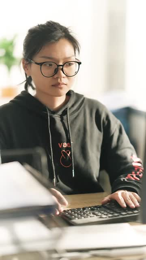 于她掌控（87集）短剧限免全集任你点