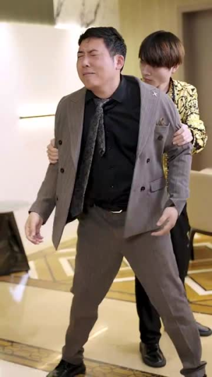 父亲婚礼女儿打假后妈（70集）短剧全集解锁零收费