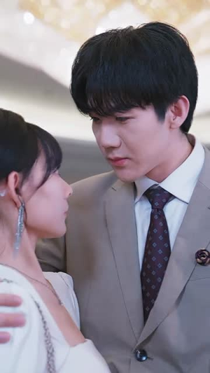 咬红唇(99集) 咬红唇(99集)短剧合集导演剪辑版