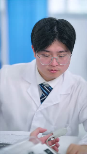 带娃大叔偷走叶小姐的心(41集) 带娃大叔偷走叶小姐的心(41集)短剧最终回限免畅看