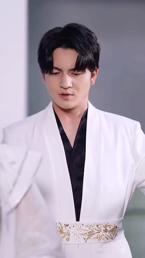 绝美师尊让我下山找明星老婆(72集) 绝美师尊让我下山找明星老婆(72集)短剧全集投屏大屏看