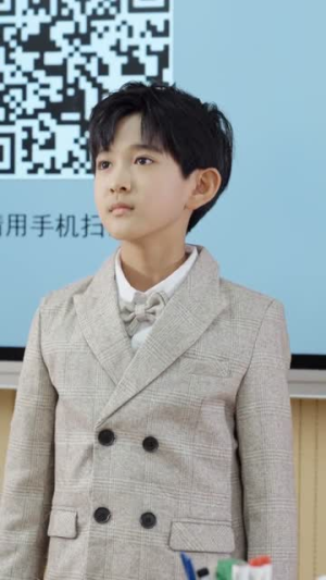 离谱你让小孩哥给大学生上课（81集）短剧全集投屏大屏看