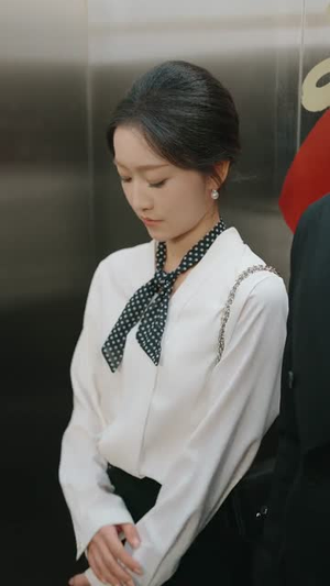 她自万丈荣光（75集）短剧全系列免费畅享