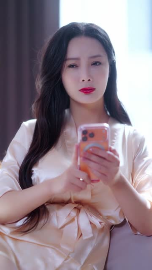 她位高权重，偏撩我（80集）短剧全集投屏大屏看