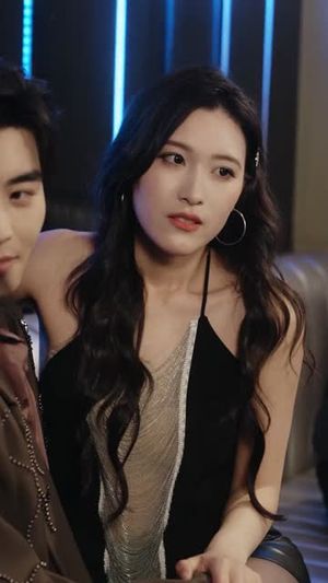 出狱后离婚，大小姐光芒万丈（62集）短剧合集导演剪辑版