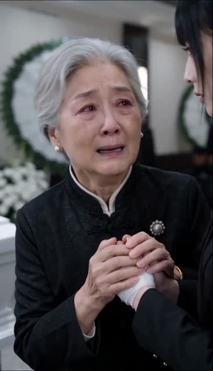 殡仪馆的锦旗少女（36集）短剧全剧终限免畅刷